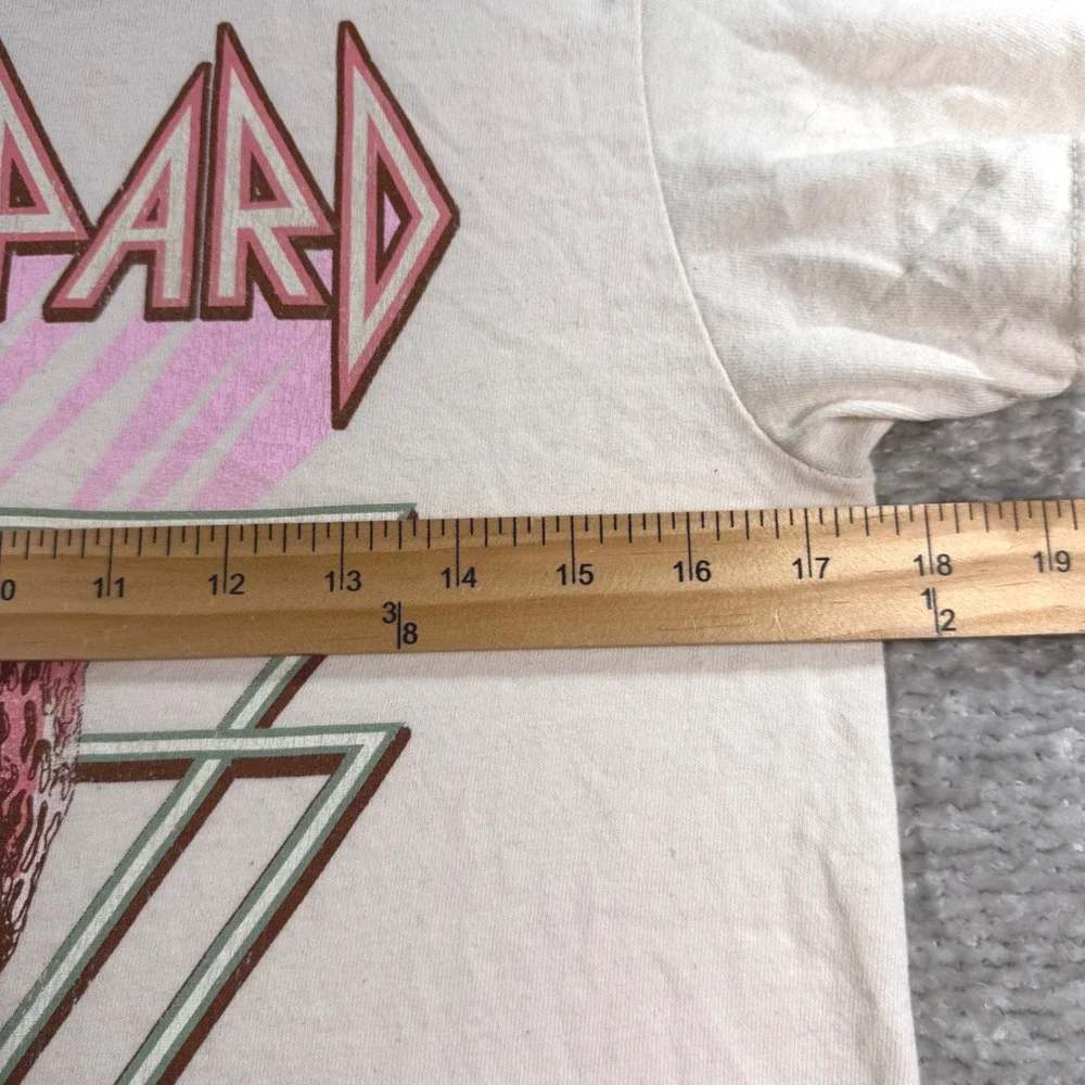 Def Leppard T-Shirt 1981 Tour Graphic 100% Cotton Small Cream Rock Band Tee - Picture 3 of 6